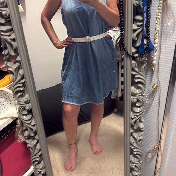 Blue Sleeveless Denim Dress - Picture 4 of 7